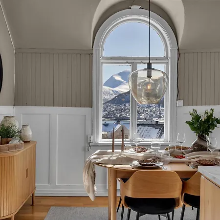 Lovely City Center Apartment With Amazing Views And Free Parking! Tromso Exterior photo
