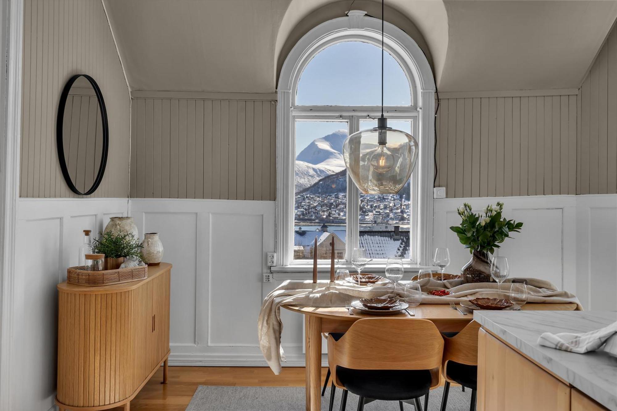 Lovely Center With Amazing Views And Free Parking! * Tromsø