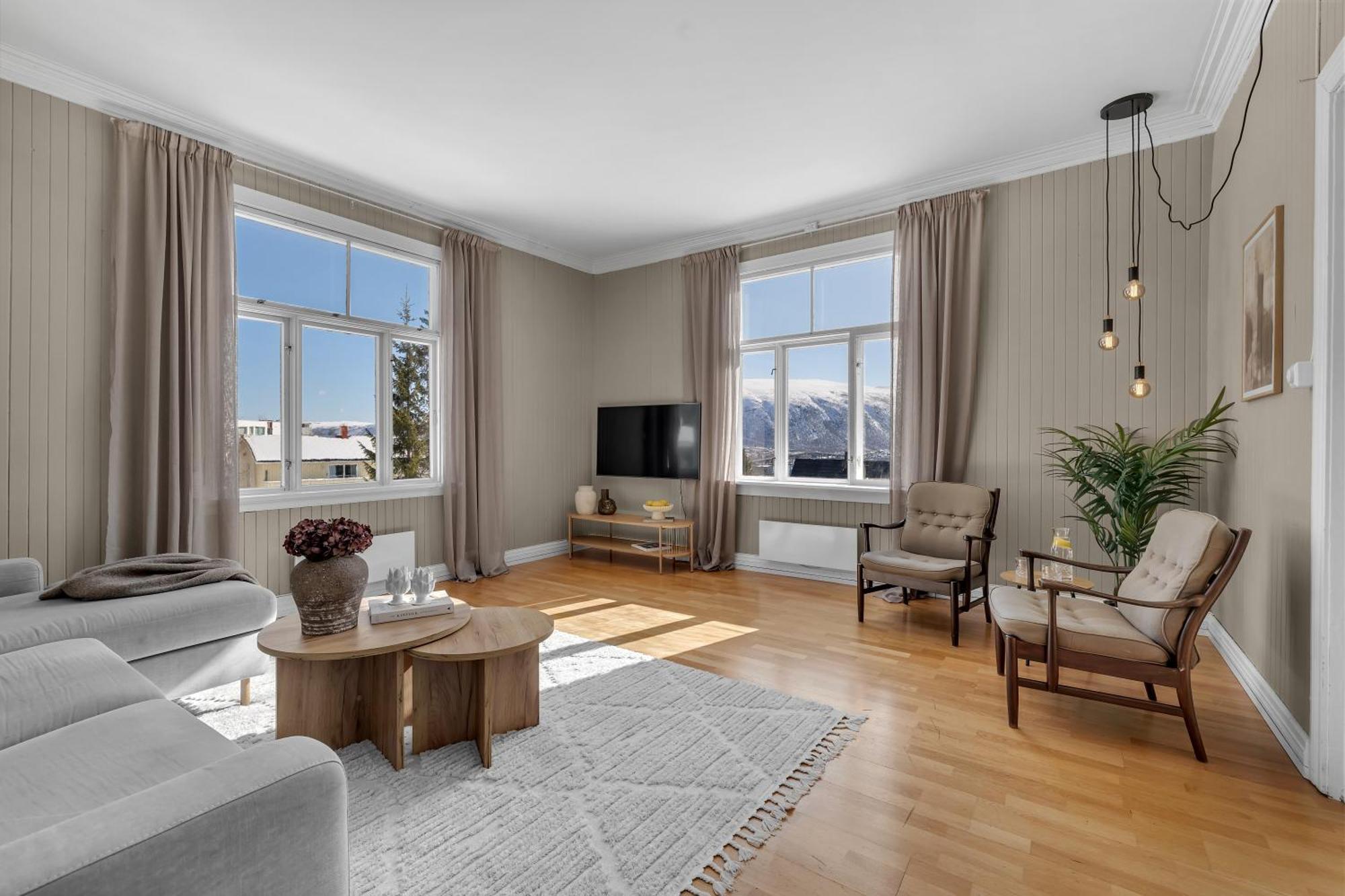 Lovely Center With Amazing Views And Free Parking!