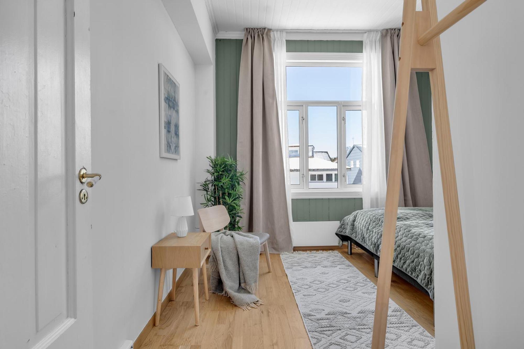 Lovely Center With Amazing Views And Free Parking! *