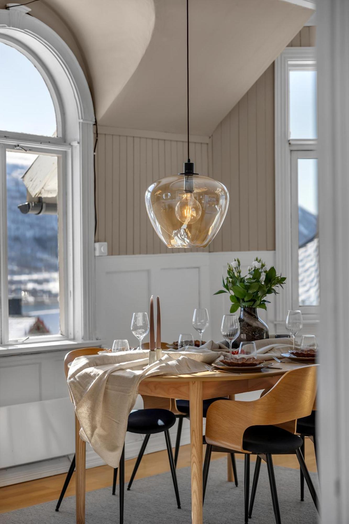 Lovely Center With Amazing Views And Free Parking! Tromsø