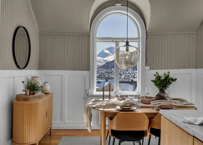 Lovely City Center Apartment With Amazing Views And Free Parking!
