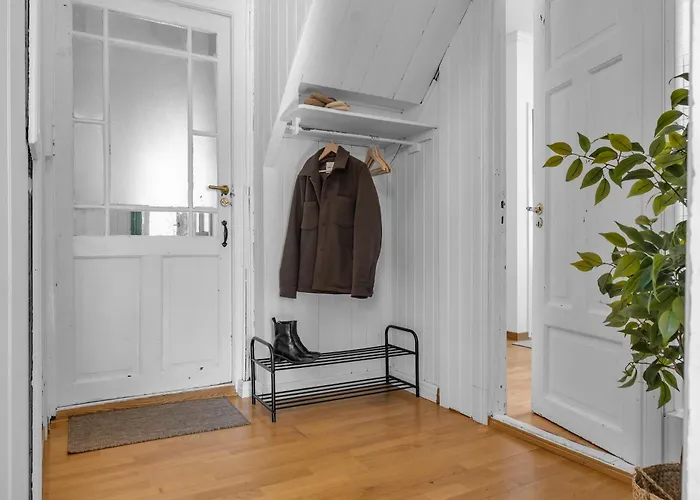 Lovely City Center Apartment With Amazing Views And Free Parking!